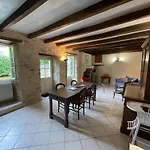 Le Prieure Saint Pierre, Et D'hotes Dans Un Parc Classe