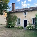 Le Prieure Saint Pierre, Et D'hotes Dans Un Parc Classe * Réaumur