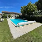 Le Prieure Saint Pierre, Et D'hotes Dans Un Parc Classe *