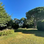 Prázdninový dům Le Prieure Saint Pierre, Et D'hotes Dans Un Parc Classe *