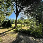 Le Prieure Saint Pierre, Et D'hotes Dans Un Parc Classe Prázdninový dům