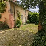Prázdninový dům Le Prieure Saint Pierre, Et D'hotes Dans Un Parc Classe Réaumur