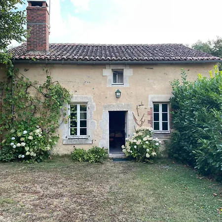 Holiday home Le Prieure Saint Pierre, Et D'hotes Dans Un Parc Classe