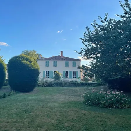 Holiday home Le Prieure Saint Pierre, Et D'hotes Dans Un Parc Classe Reaumur