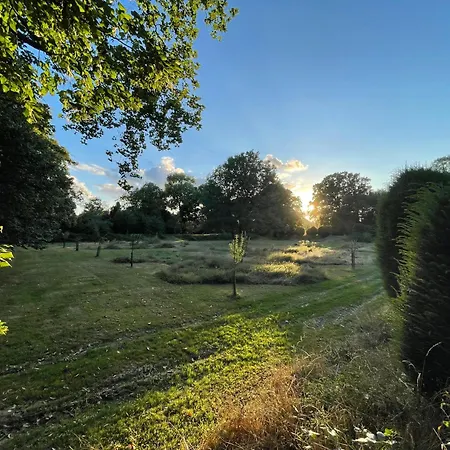 Holiday home Le Prieure Saint Pierre, Et D'hotes Dans Un Parc Classe *