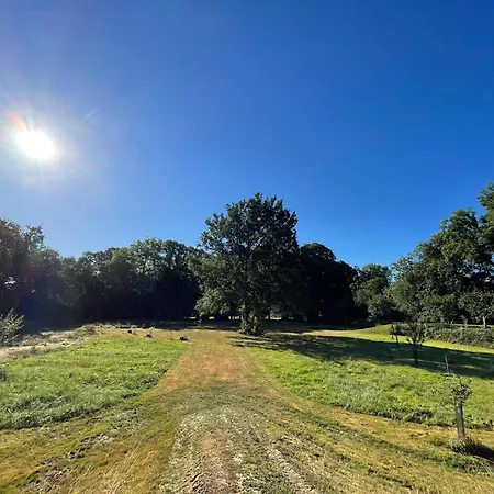 Le Prieure Saint Pierre, Et D'hotes Dans Un Parc Classe *