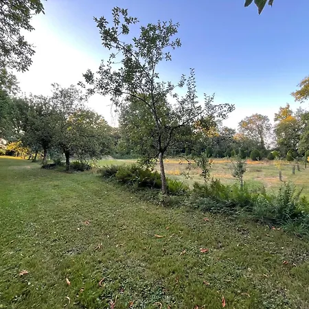 Holiday home Le Prieure Saint Pierre, Et D'hotes Dans Un Parc Classe