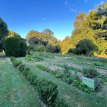Le Prieure Saint Pierre, Et D'hotes Dans Un Parc Classe بيت للعطل