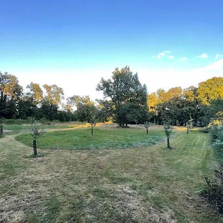 Holiday home Le Prieure Saint Pierre, Et D'hotes Dans Un Parc Classe Reaumur