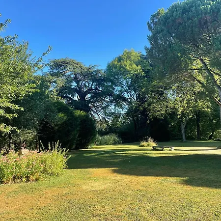 Le Prieure Saint Pierre, Et D'hotes Dans Un Parc Classe Holiday home *