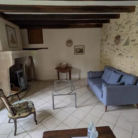 Le Prieure Saint Pierre, Et D'hotes Dans Un Parc Classe Holiday home