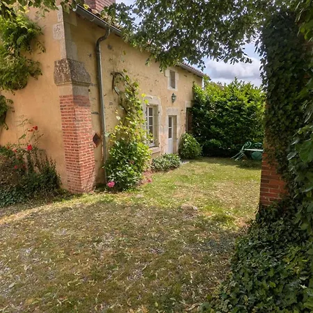 Holiday home Le Prieure Saint Pierre, Et D'hotes Dans Un Parc Classe Reaumur