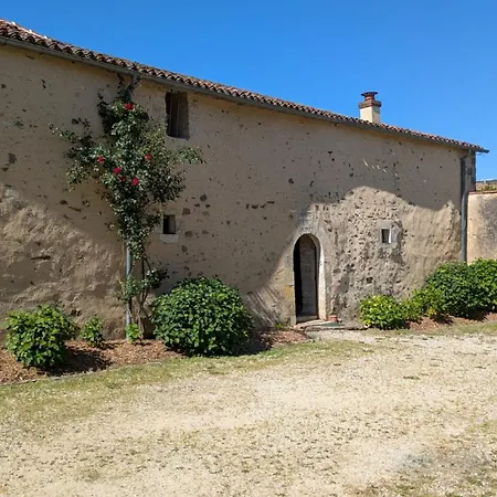 Le Prieure Saint Pierre, Et D'hotes Dans Un Parc Classe *