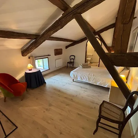 Le Prieure Saint Pierre, Et D'hotes Dans Un Parc Classe *