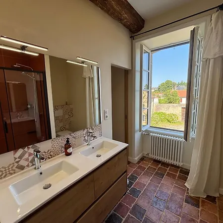 Holiday home Le Prieure Saint Pierre, Et D'hotes Dans Un Parc Classe Reaumur