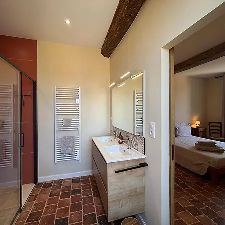 Le Prieure Saint Pierre, Et D'hotes Dans Un Parc Classe *