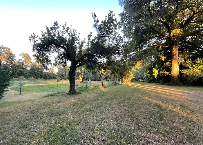 Hébergement de vacances Le Prieuré Saint Pierre, Et D'hôtes Dans Un Parc Classé *