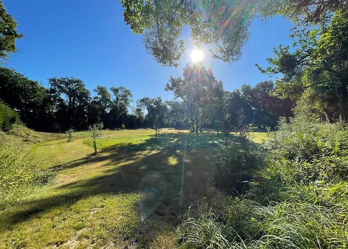 Le Prieuré Saint Pierre, Et D'hôtes Dans Un Parc Classé Hébergement de vacances Réaumur
