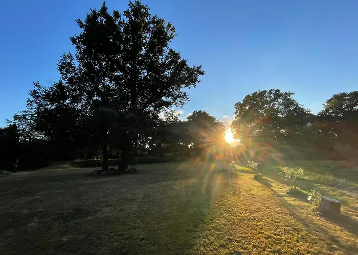 Le Prieuré Saint Pierre, Et D'hôtes Dans Un Parc Classé Hébergement de vacances Réaumur