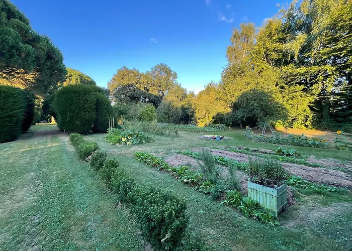 Le Prieuré Saint Pierre, Et D'hôtes Dans Un Parc Classé Hébergement de vacances