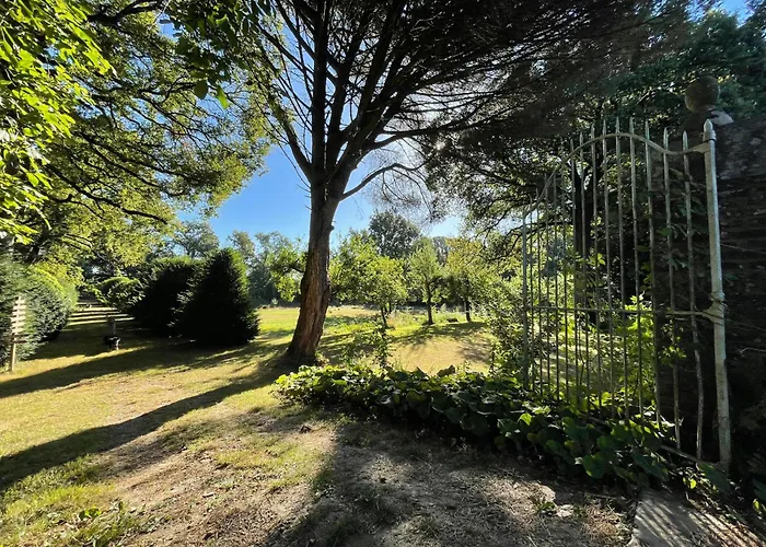 Le Prieure Saint Pierre, Et D'hotes Dans Un Parc Classe 펜션