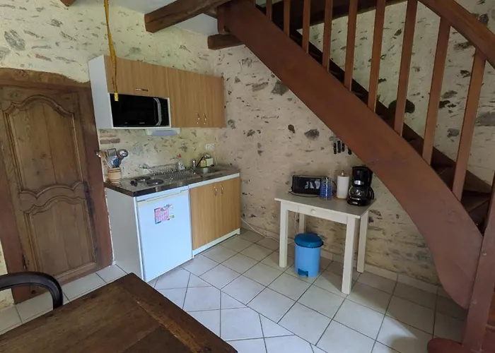 Le Prieuré Saint Pierre, Et D'hôtes Dans Un Parc Classé Réaumur