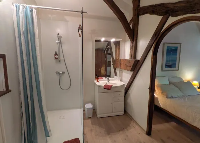 Hébergement de vacances Le Prieuré Saint Pierre, Et D'hôtes Dans Un Parc Classé