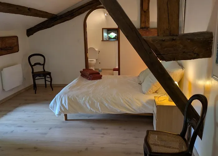 Le Prieuré Saint Pierre, Et D'hôtes Dans Un Parc Classé Hébergement de vacances *