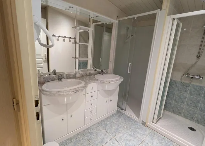 Hébergement de vacances Le Prieuré Saint Pierre, Et D'hôtes Dans Un Parc Classé