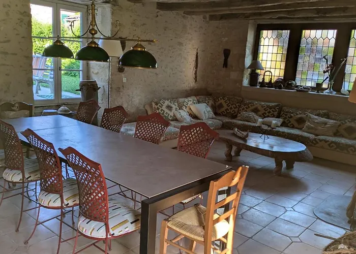 Hébergement de vacances Le Prieuré Saint Pierre, Et D'hôtes Dans Un Parc Classé