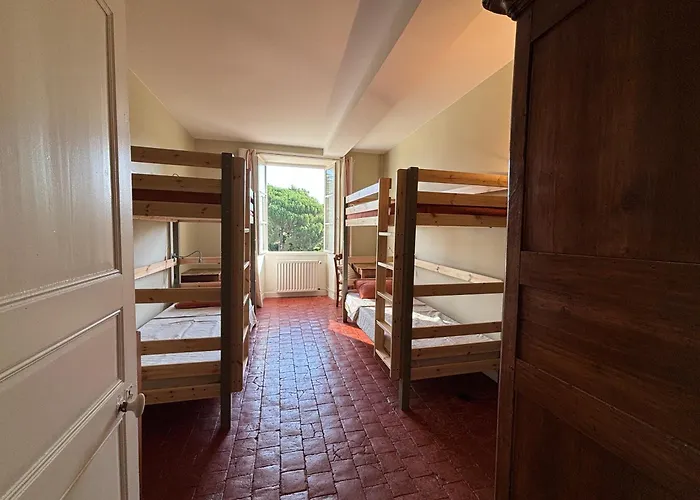 Le Prieuré Saint Pierre, Et D'hôtes Dans Un Parc Classé Hébergement de vacances Réaumur