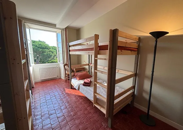 Le Prieure Saint Pierre, Et D'hotes Dans Un Parc Classe *