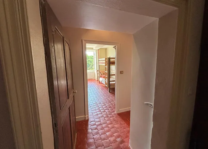 Le Prieuré Saint Pierre, Et D'hôtes Dans Un Parc Classé