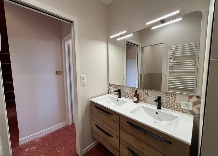 Le Prieure Saint Pierre, Et D'hotes Dans Un Parc Classe Réaumur