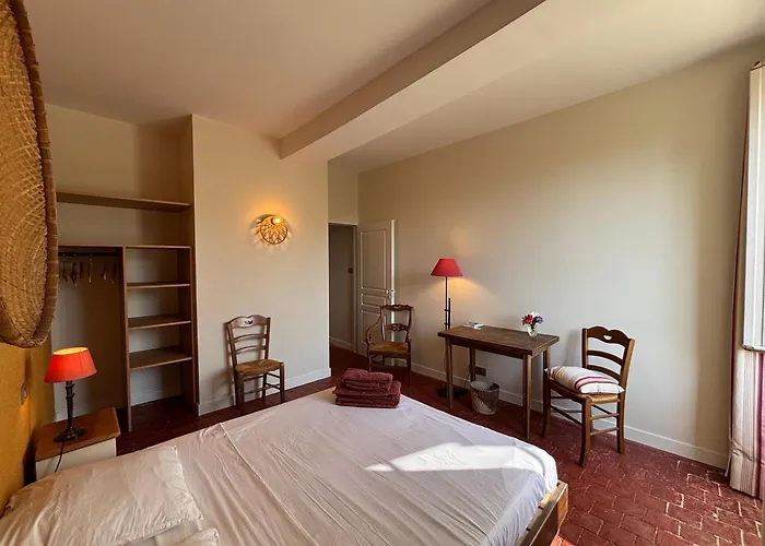 Le Prieuré Saint Pierre, Et D'hôtes Dans Un Parc Classé Hébergement de vacances