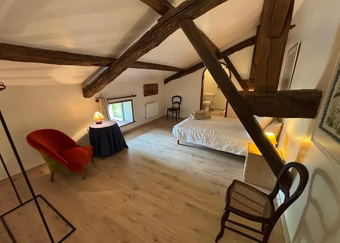 Le Prieure Saint Pierre, Et D'hotes Dans Un Parc Classe *