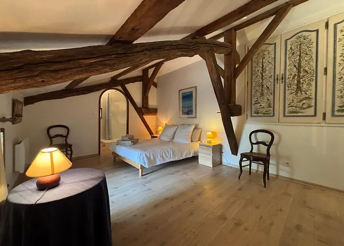 Le Prieuré Saint Pierre, Et D'hôtes Dans Un Parc Classé Hébergement de vacances Réaumur