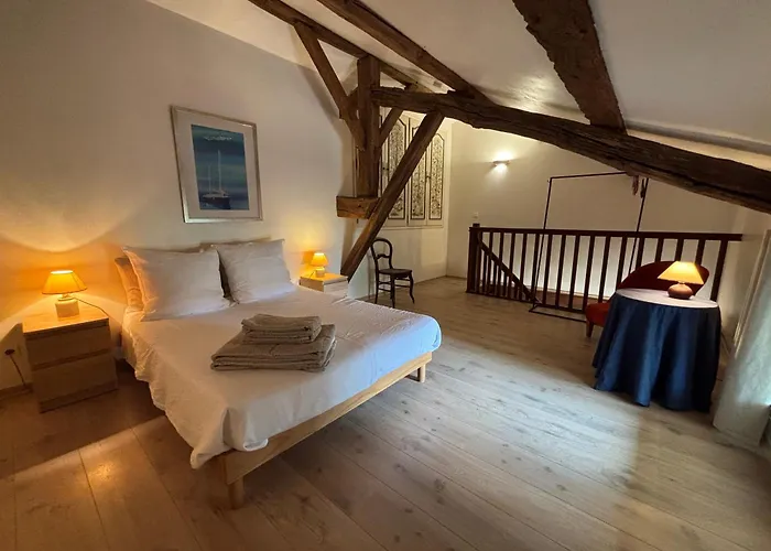 Le Prieure Saint Pierre, Et D'hotes Dans Un Parc Classe * Réaumur