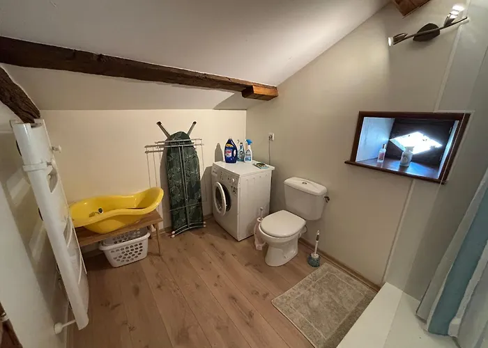 Le Prieuré Saint Pierre, Et D'hôtes Dans Un Parc Classé Réaumur