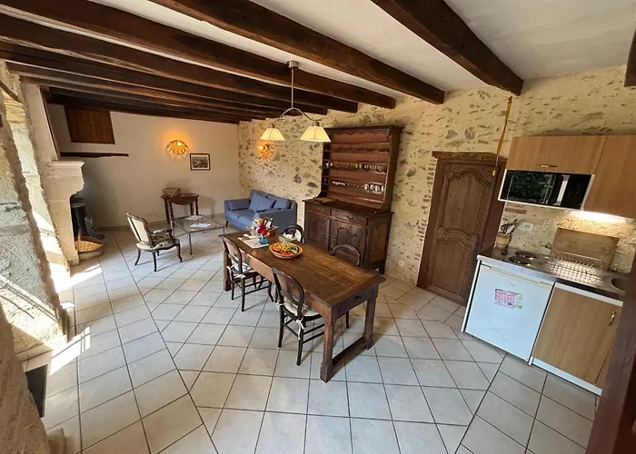 Le Prieure Saint Pierre, Et D'hotes Dans Un Parc Classe 펜션 *