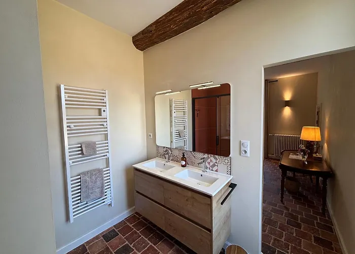 Le Prieuré Saint Pierre, Et D'hôtes Dans Un Parc Classé Hébergement de vacances Réaumur