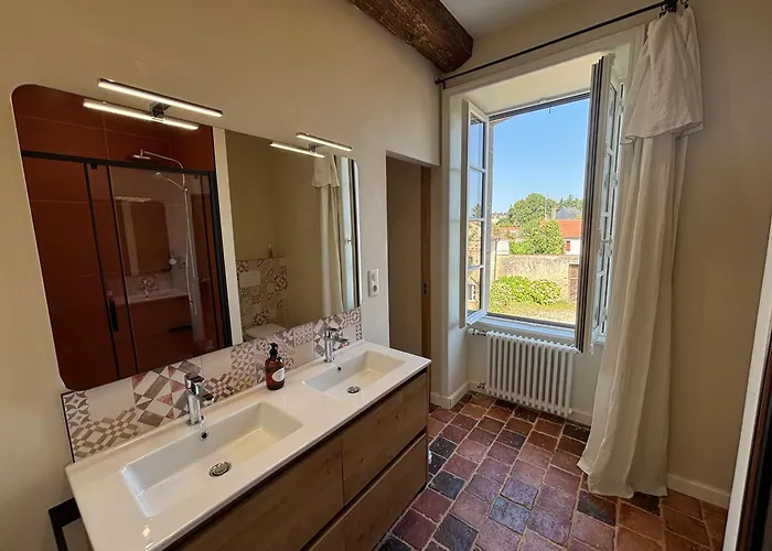 펜션 Le Prieure Saint Pierre, Et D'hotes Dans Un Parc Classe Réaumur