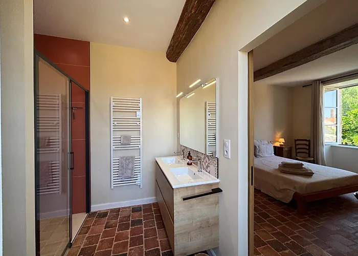 Le Prieuré Saint Pierre, Et D'hôtes Dans Un Parc Classé *