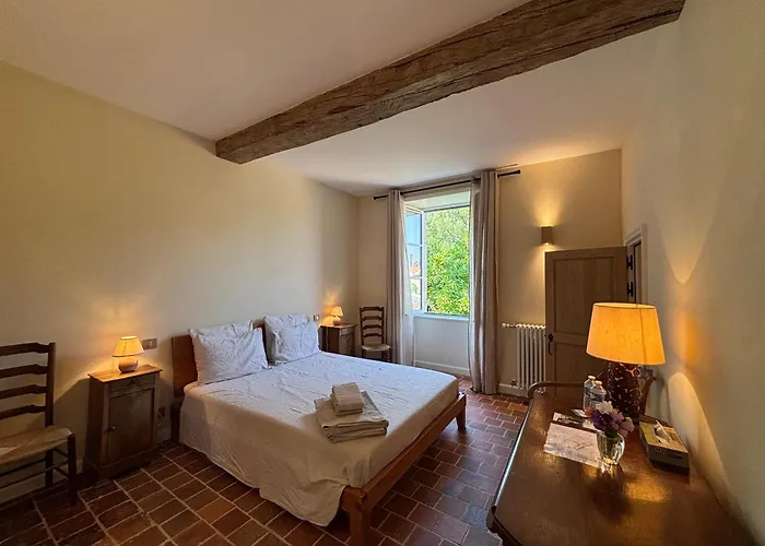 Le Prieure Saint Pierre, Et D'hotes Dans Un Parc Classe *